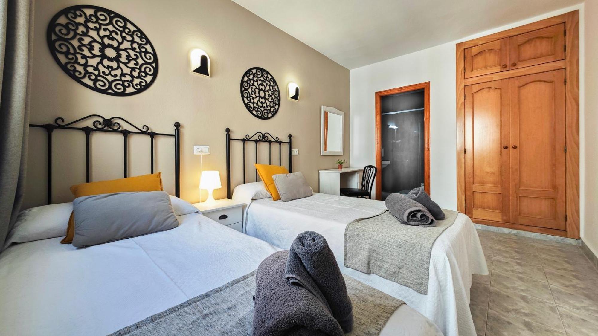 Hostal Dinamarca San Antonio  Bagian luar foto