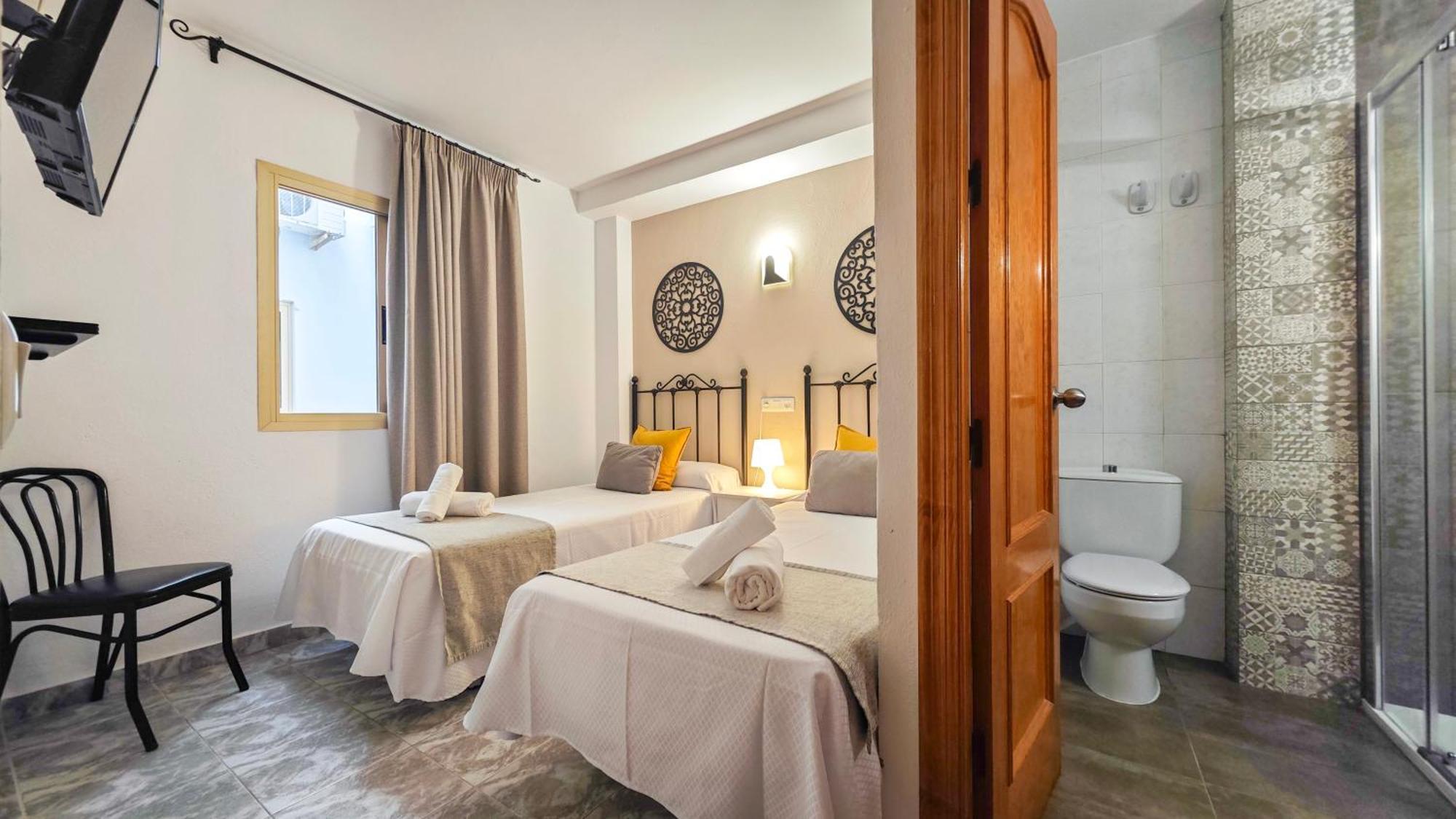 Hostal Dinamarca San Antonio  Bagian luar foto