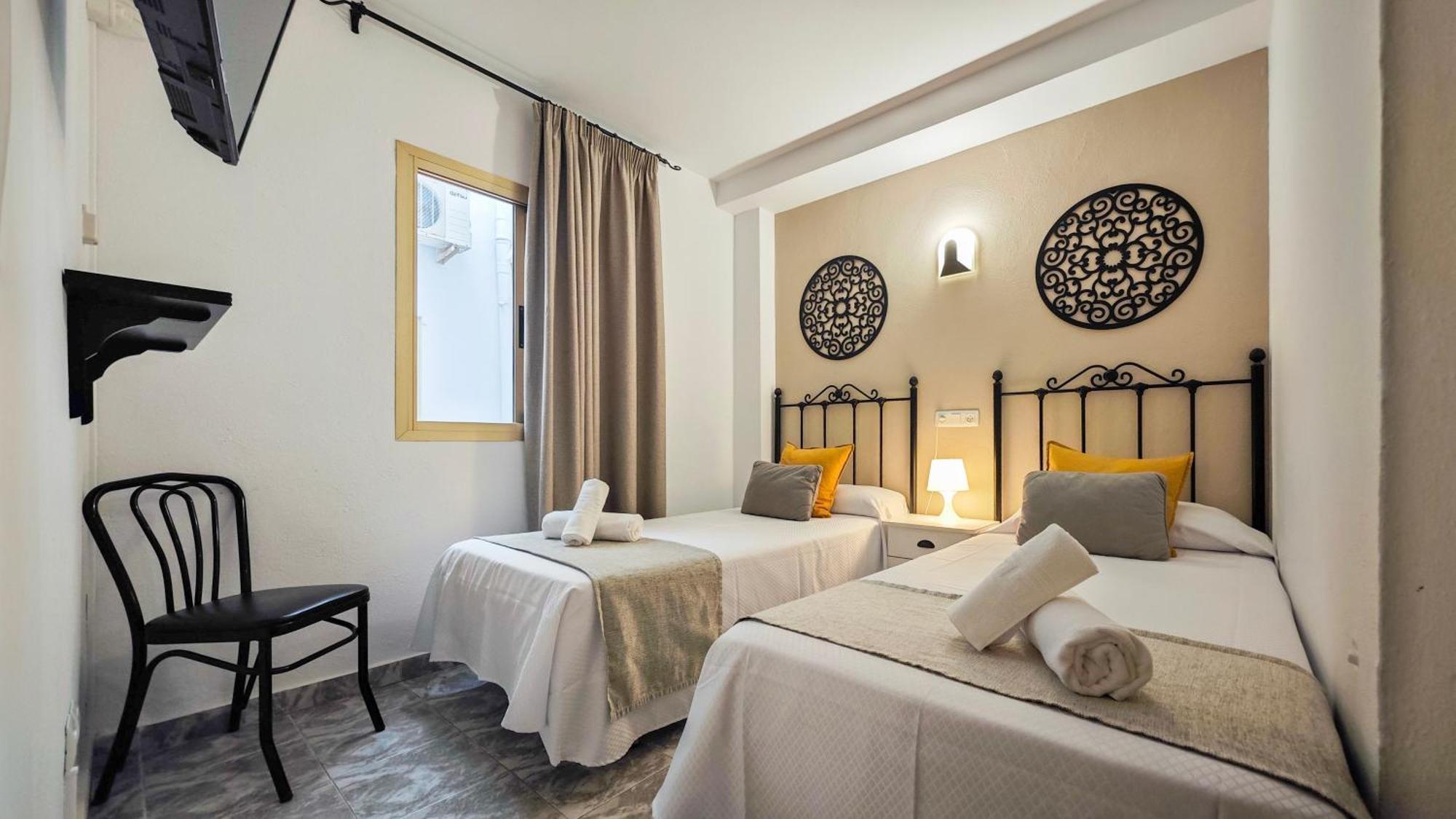 Hostal Dinamarca San Antonio  Bagian luar foto