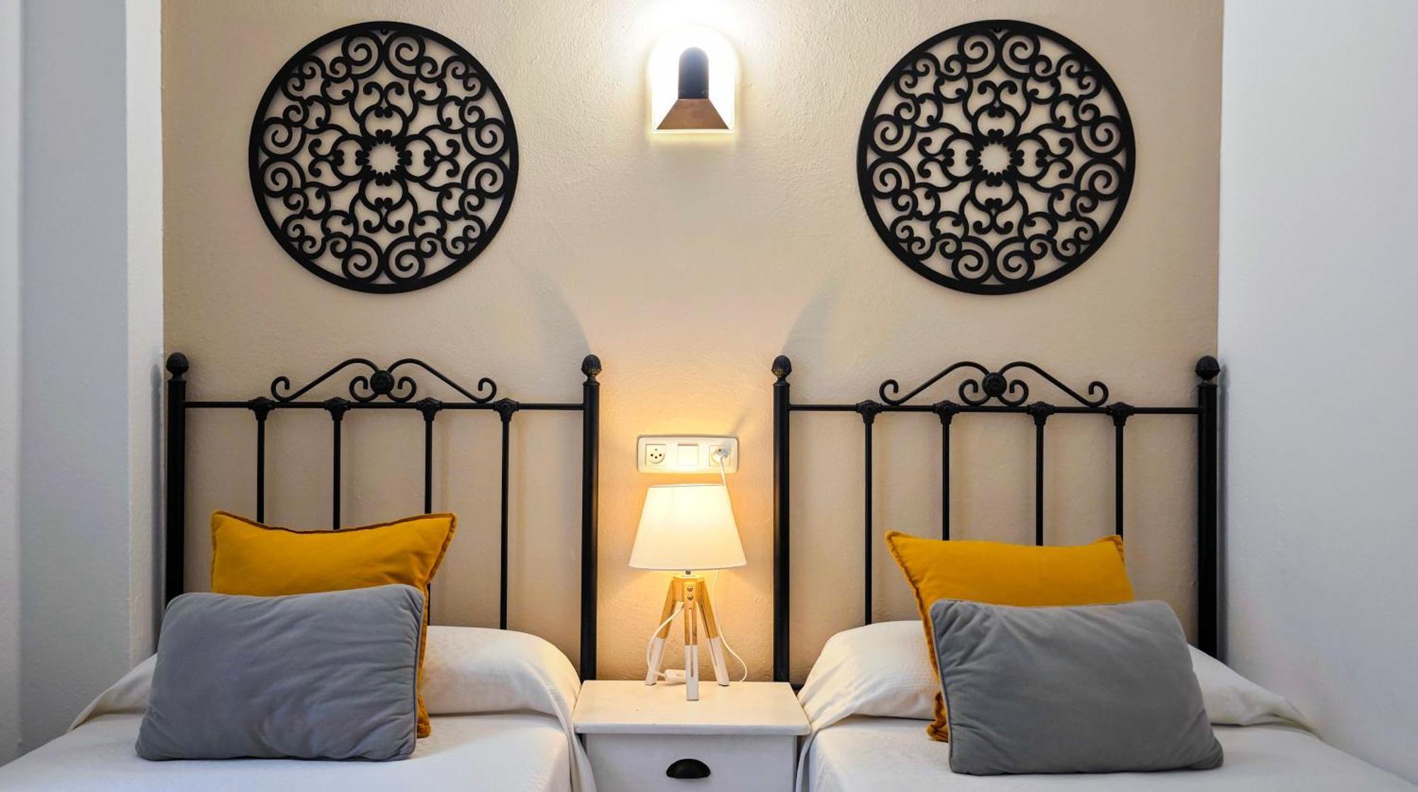 Hostal Dinamarca San Antonio  Bagian luar foto