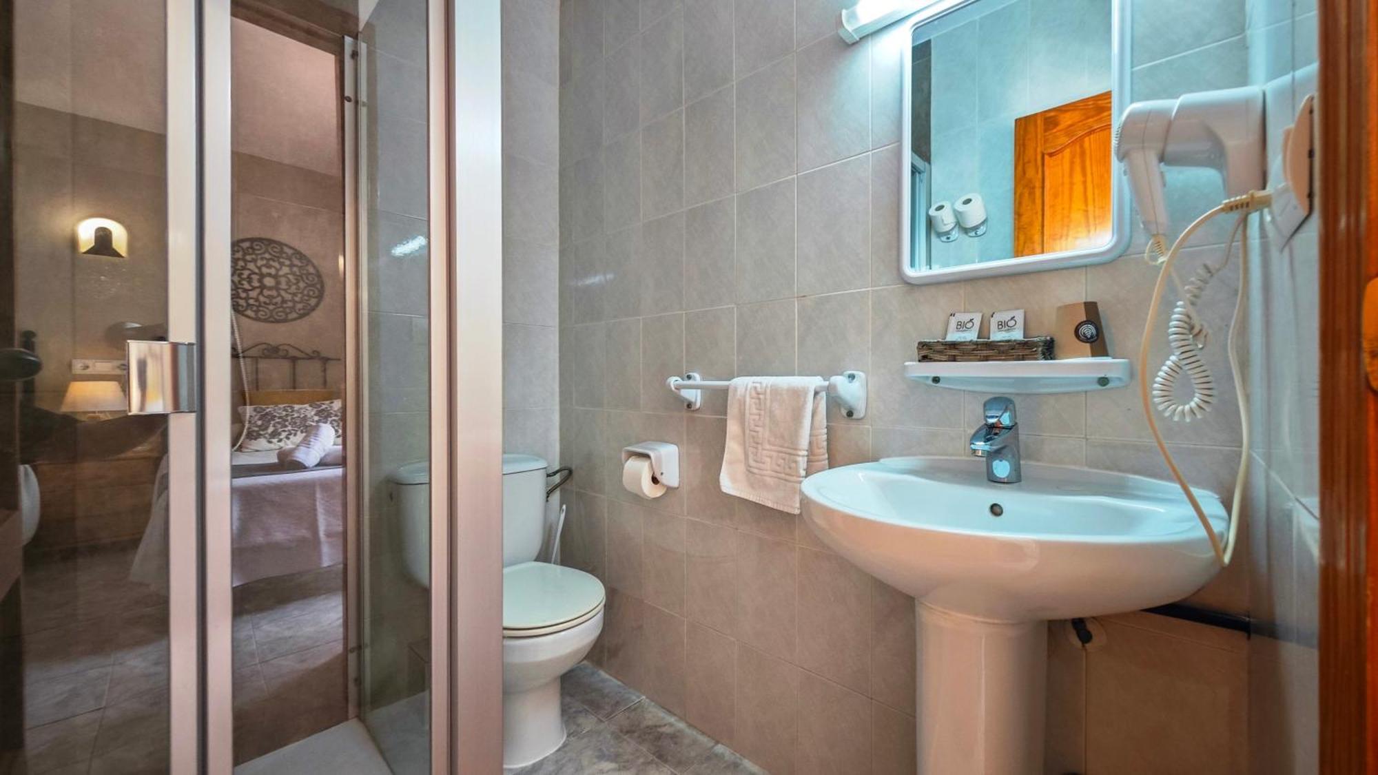 Hostal Dinamarca San Antonio  Bagian luar foto