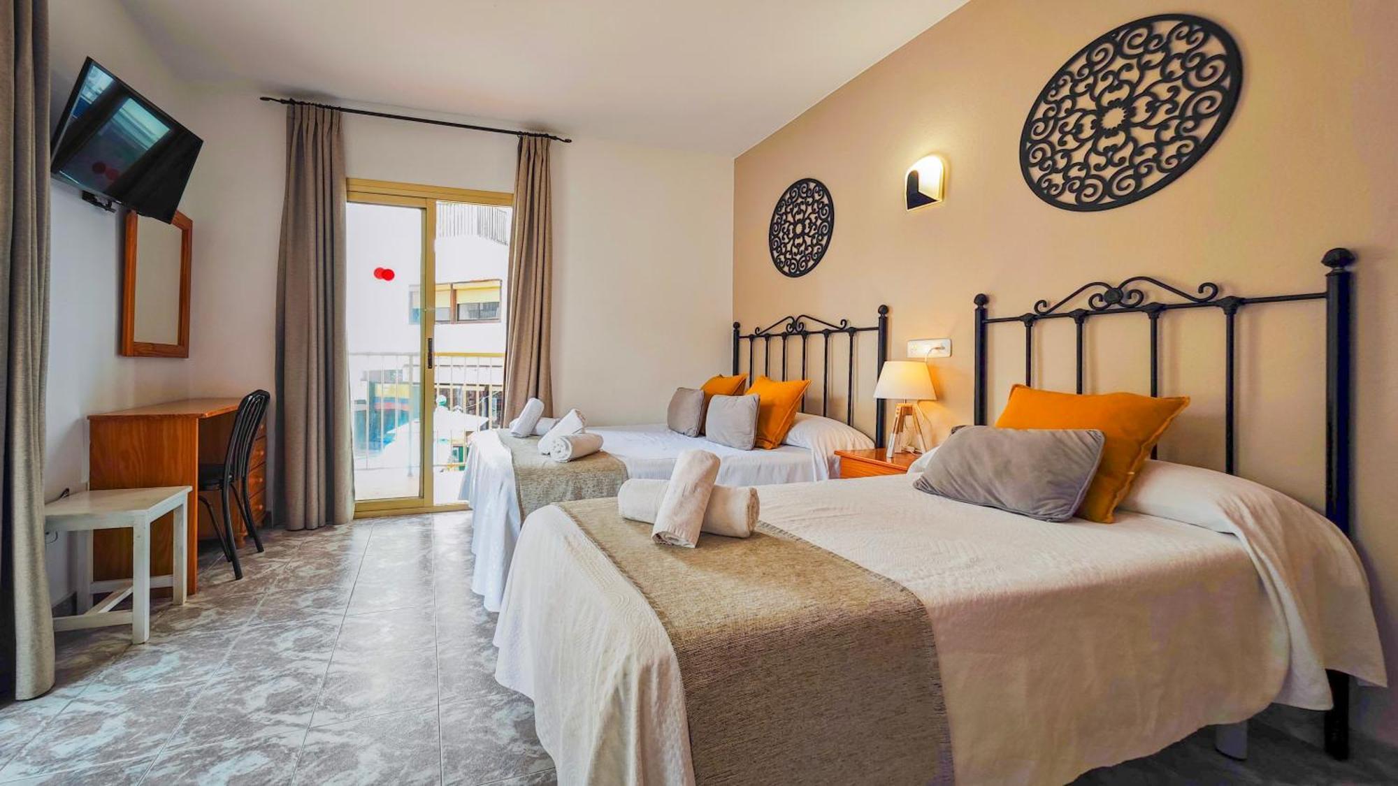 Hostal Dinamarca San Antonio  Bagian luar foto