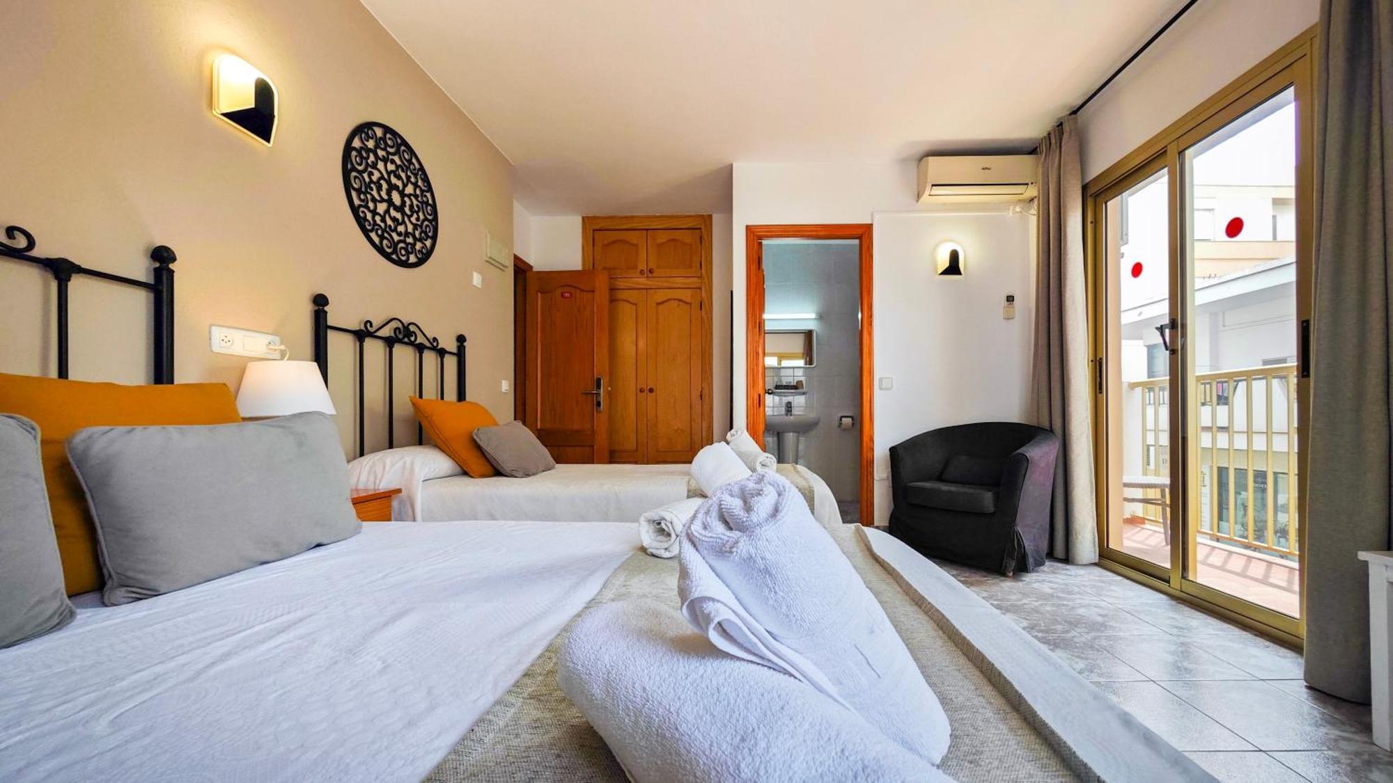 Hostal Dinamarca San Antonio  Bagian luar foto