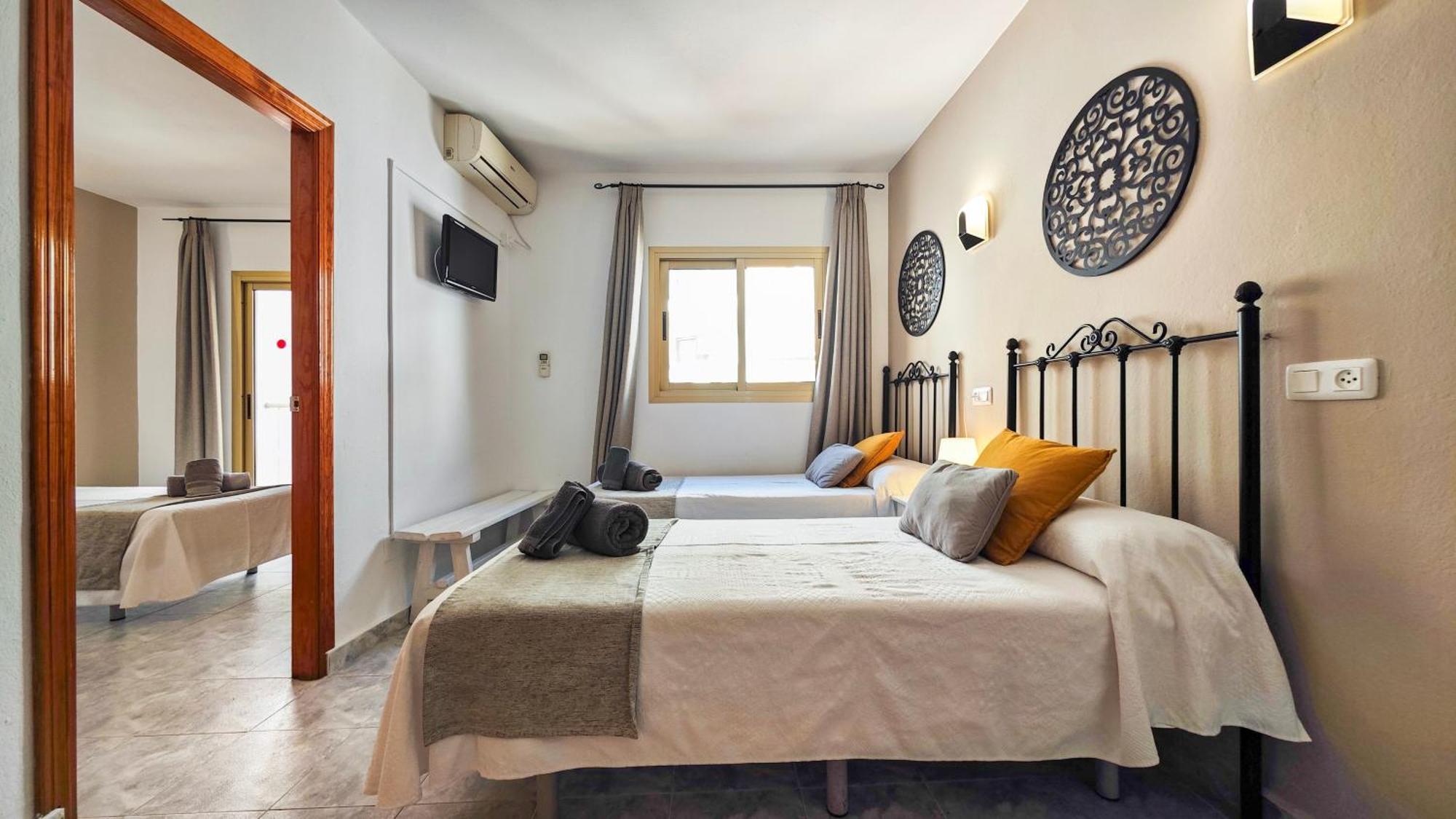 Hostal Dinamarca San Antonio  Bagian luar foto