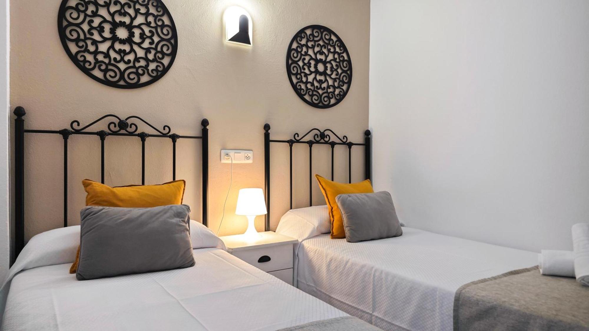 Hostal Dinamarca San Antonio  Bagian luar foto