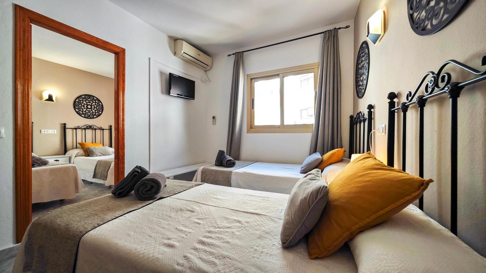 Hostal Dinamarca San Antonio  Bagian luar foto