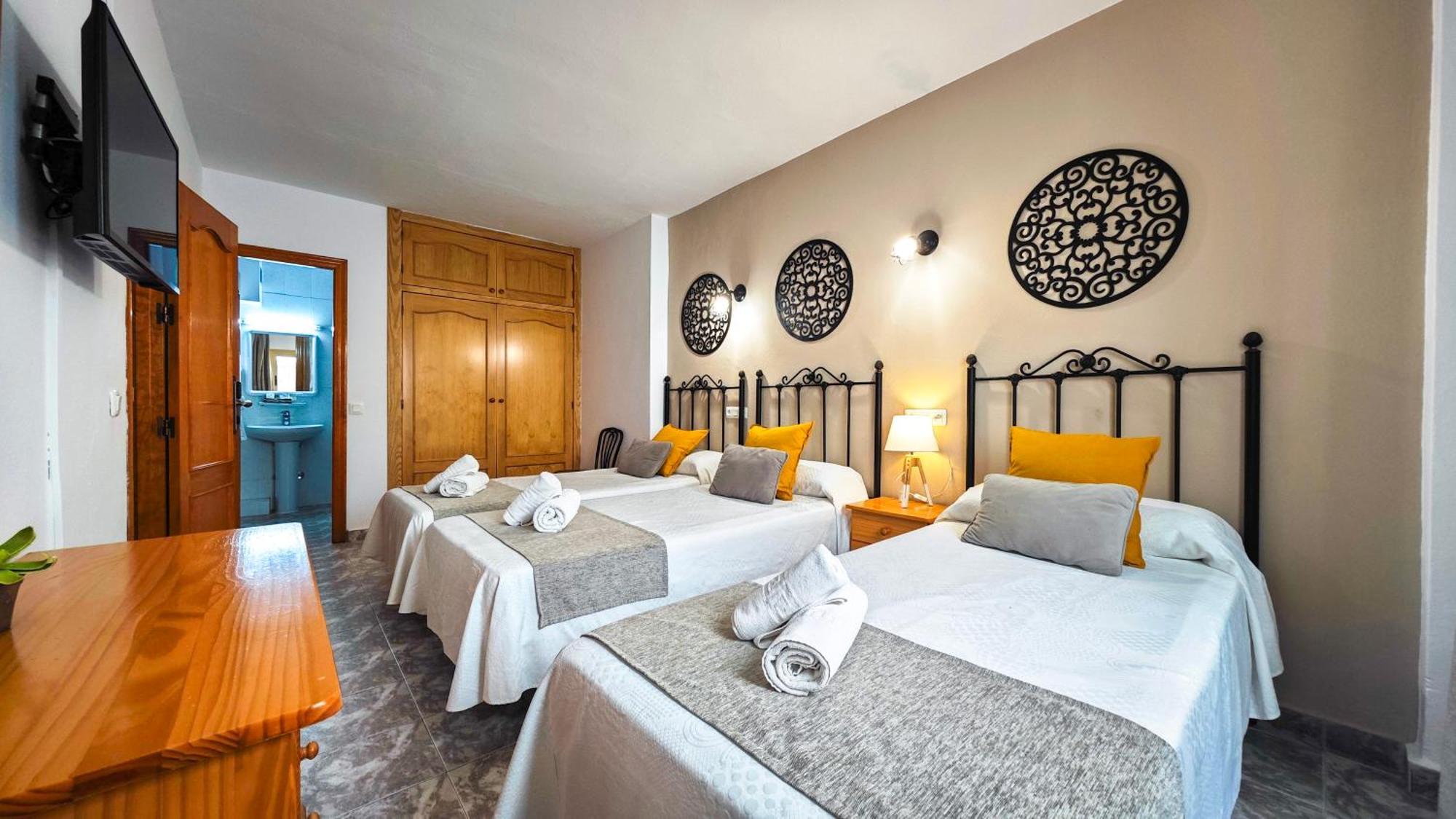 Hostal Dinamarca San Antonio  Bagian luar foto