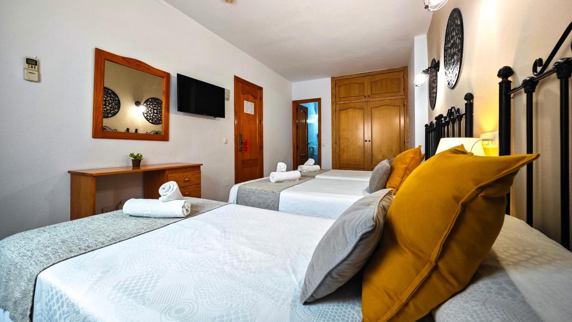 Hostal Dinamarca San Antonio  Bagian luar foto