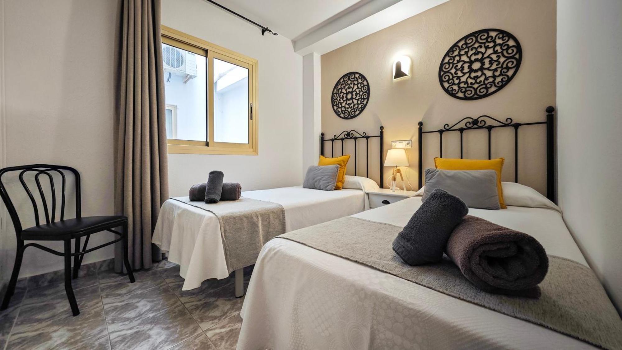 Hostal Dinamarca San Antonio  Bagian luar foto