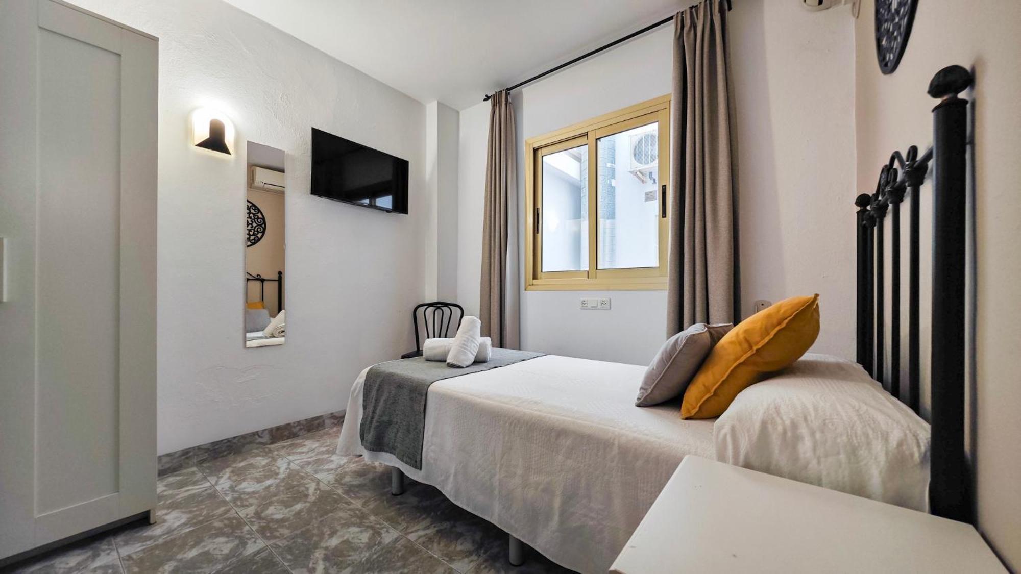 Hostal Dinamarca San Antonio  Bagian luar foto