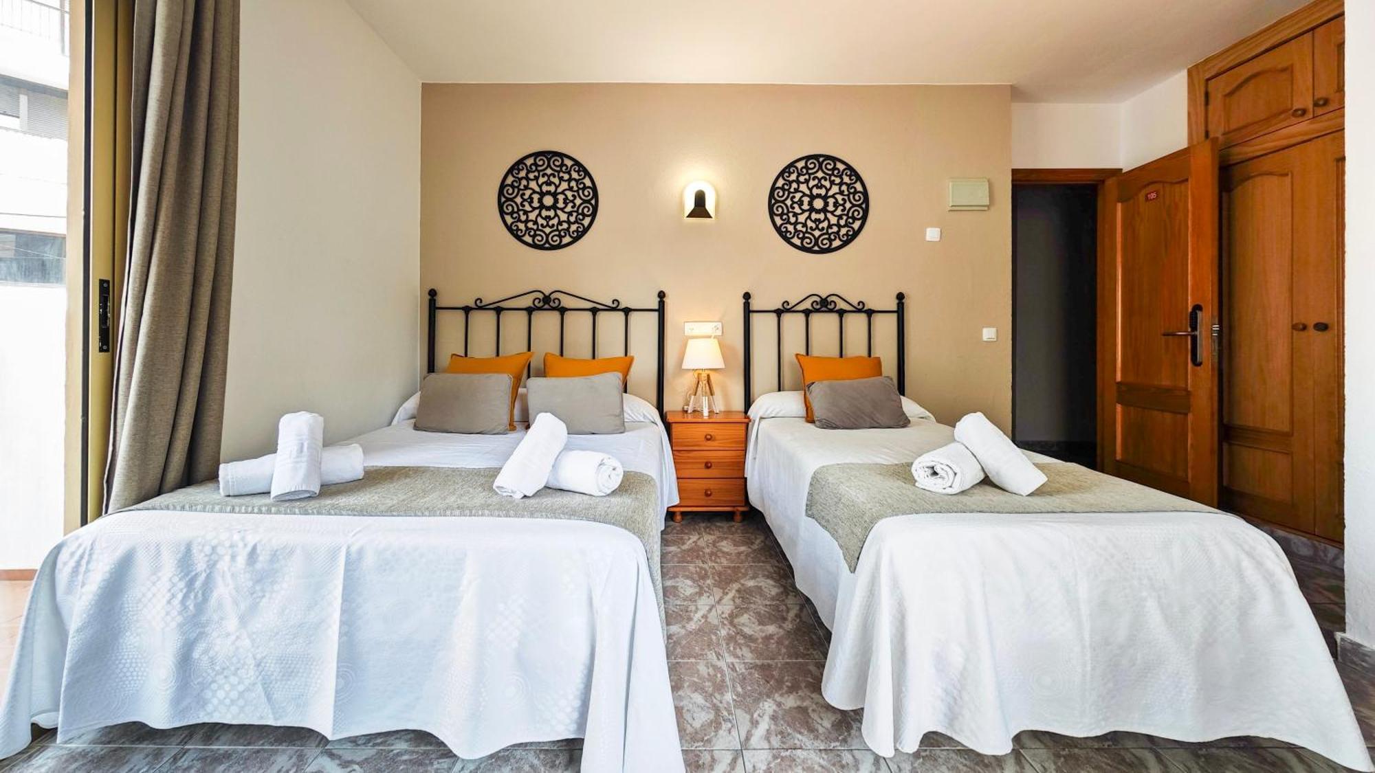 Hostal Dinamarca San Antonio  Bagian luar foto