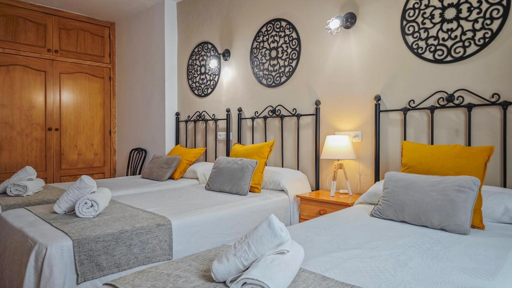 Hostal Dinamarca San Antonio  Bagian luar foto
